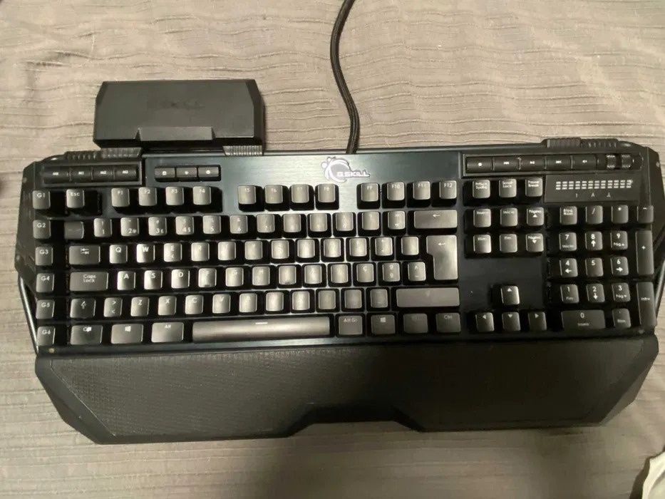 KM780 RGB Gaming Keyboard, Cherry MX Brown (EOL)64309931467138123