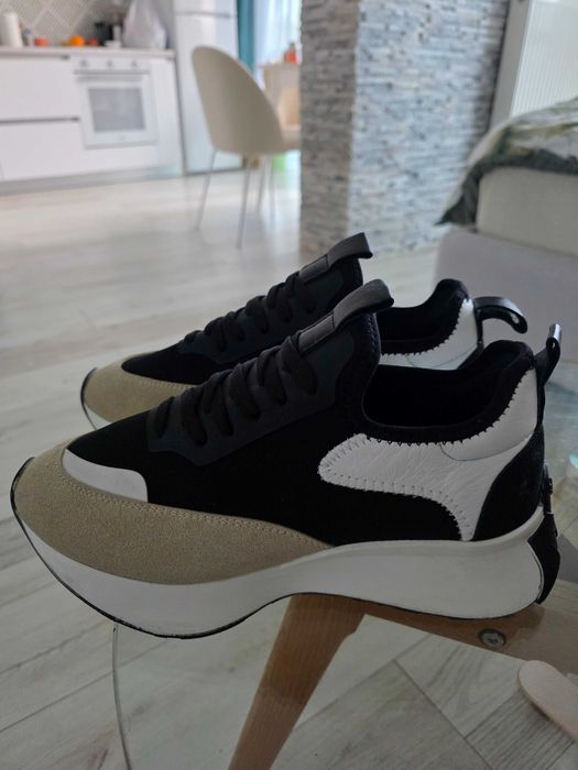 Кросовки новые 39 размер.натур кожа.