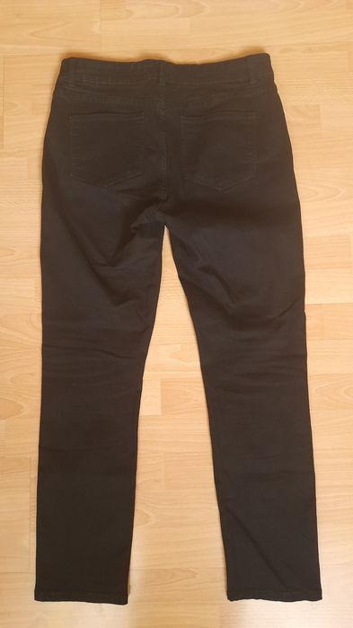Spodnie jeans  damskie czarne.