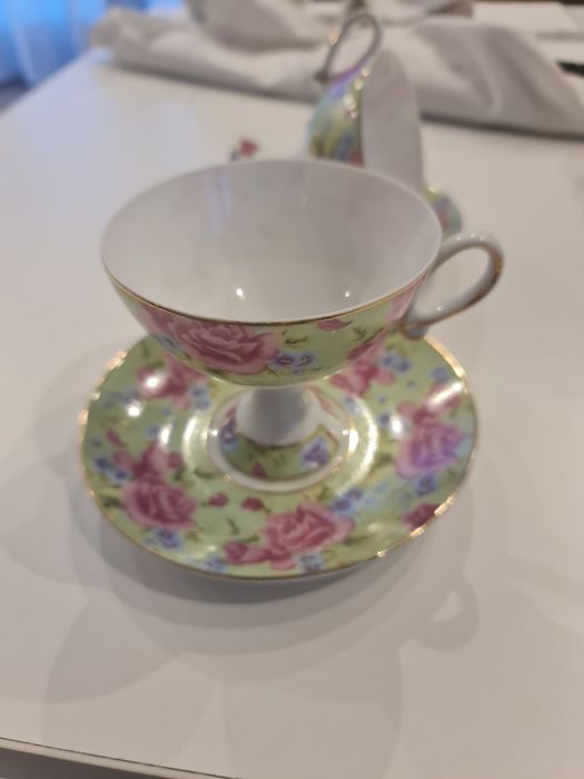 Filiżanki porcelana komplet