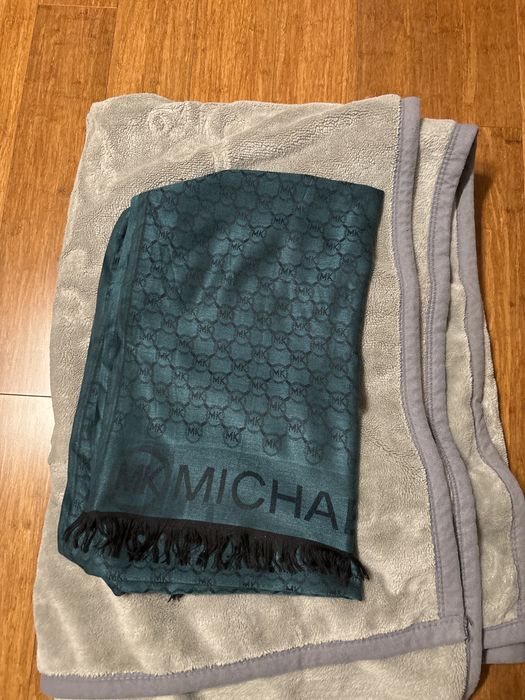Szal ciemna zielen Michael Kors