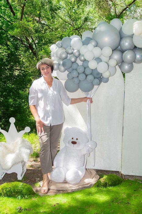 Ведуча зі смаком гумору .