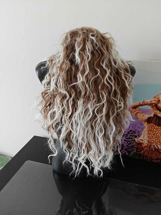 Peruka synte afro loki blond ombre popielaty włosy kręcone
