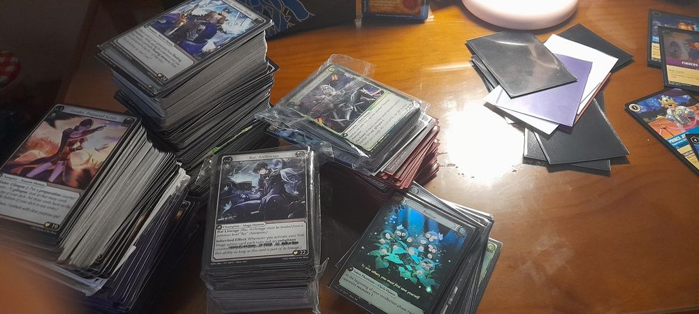 Coleção cartas de Grand Archive com algumas cartas foil