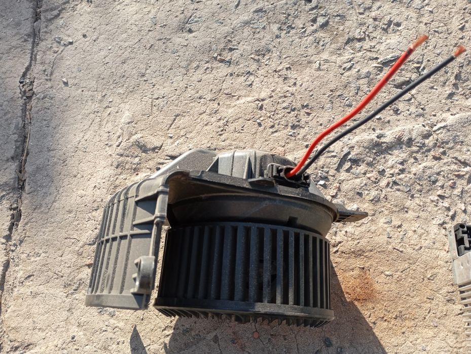 Продам вентилятор печки Рено Меган сценик2