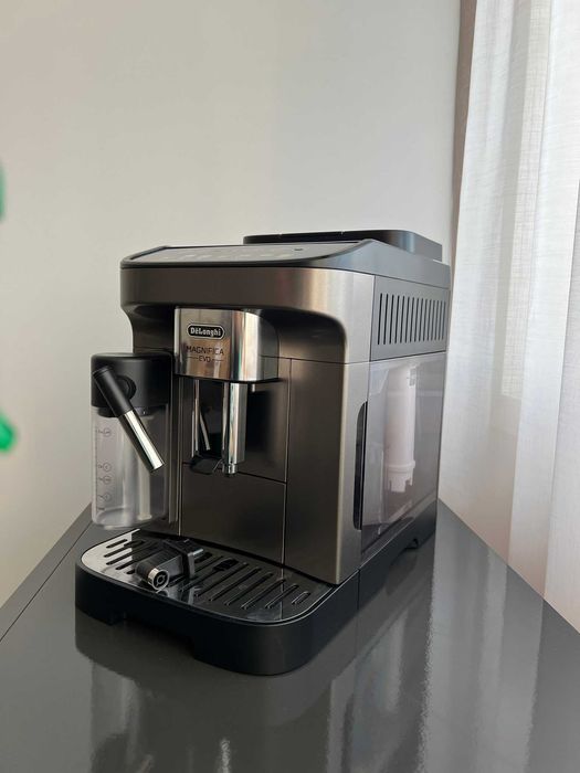 Maquina Café Super-Automatica De'Longhi Magnifica Evo