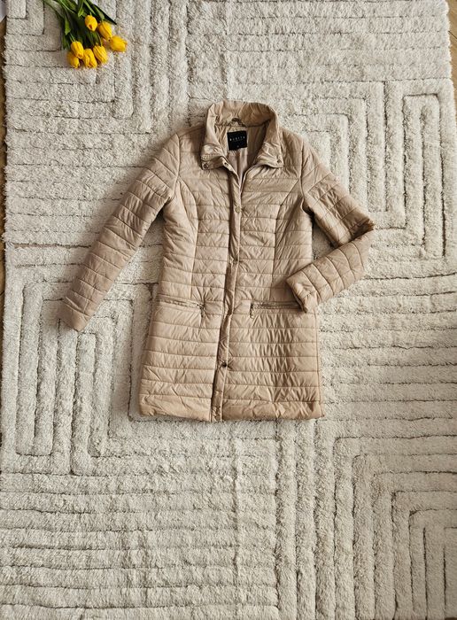 Lekka beżowa pikowana kurtka plszczyk damski Mohito 34