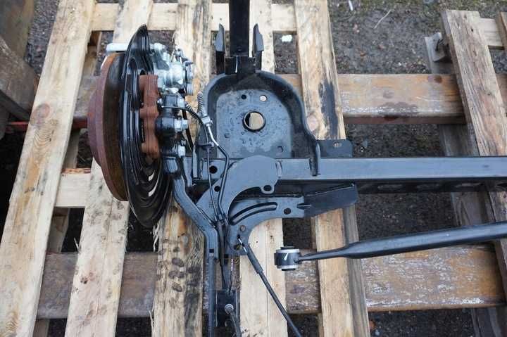 Задня балка Renault Trafic Opel Vivaro Nissan Primastar Рено Трафік