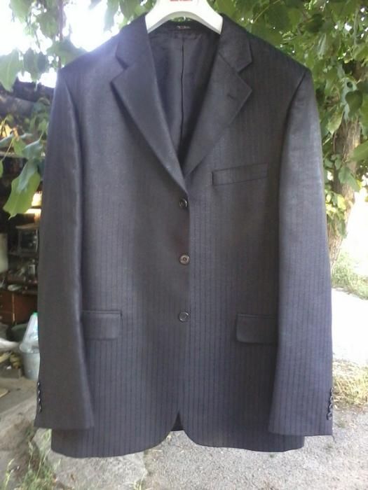 Мужские костюмы разных цветов и размеров новые меняю на плоский монито