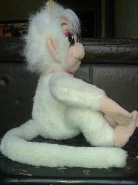 Peluche Macaca com musica do Filme Barbie, Princesa da Ilha