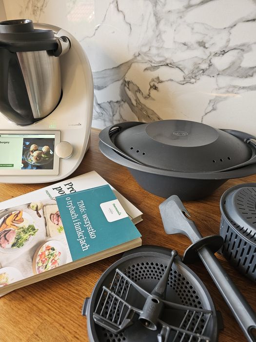 Thermomix TM 6 z akcesoriami i książkami