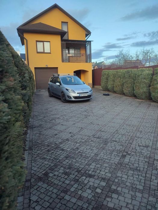 Продам 3х поверховий будинок з балконом і ділянкою на 5соток 137.2кв.м