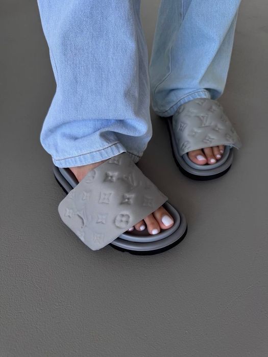 ЕКСКЛЮЗИВ! Louis Vuitton Pillow Slides Light Grey / Pink 36 37 38 39 40 41 луї вітон пілоу слайдс ніжно-сірі рожеві
