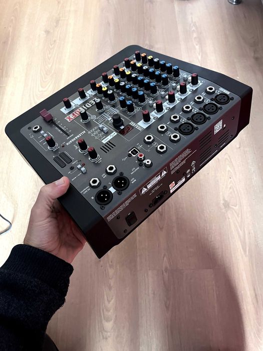 Mesa de mistura Allen & Heath ZEDi-10 FX