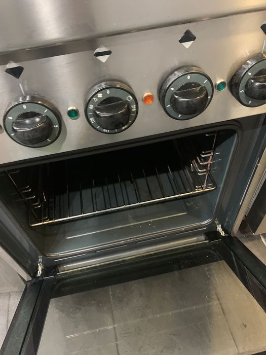 Fogão elétrico em inox 4 placas e forno para café/restaurante