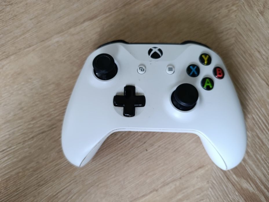 Xbox one X konsola z Padem