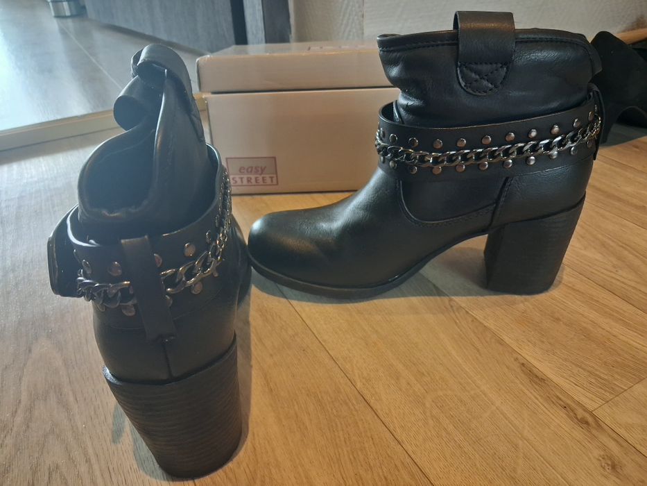 Półbuty na obcasie