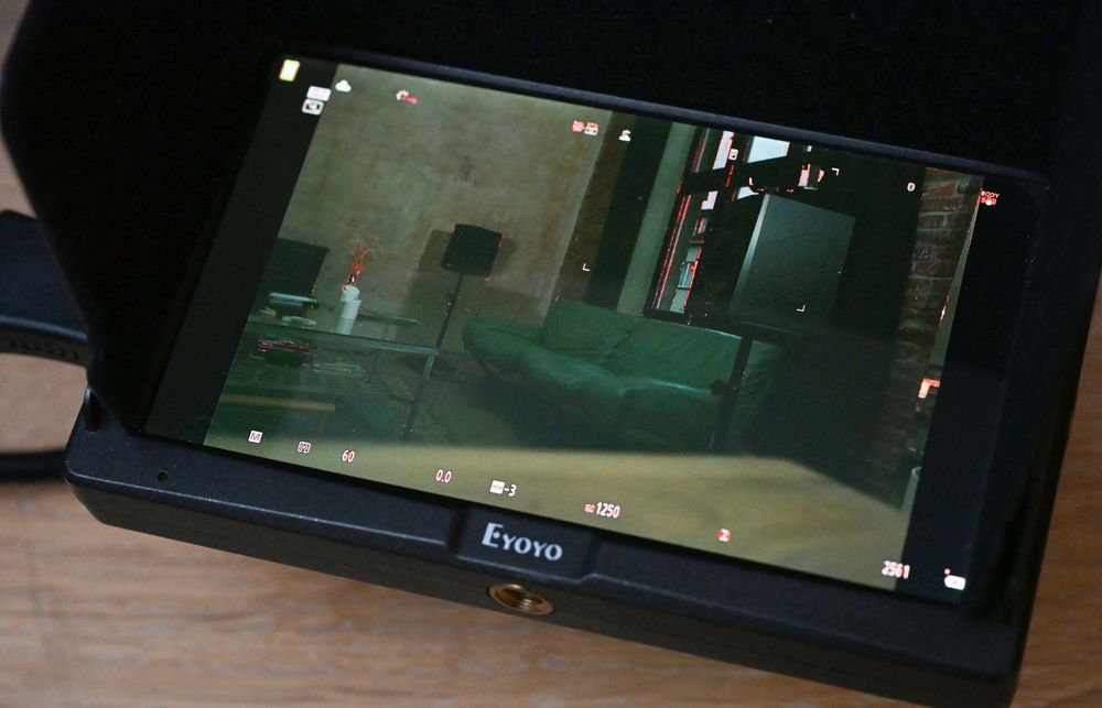 Monitor podglądowy Eyoyo E5 5" Full HD IPS HDMI IN/OUT + osłona