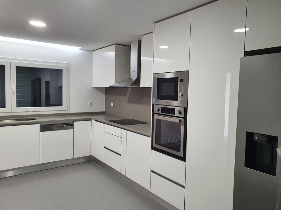 Cozinhas e roupeiros por medida