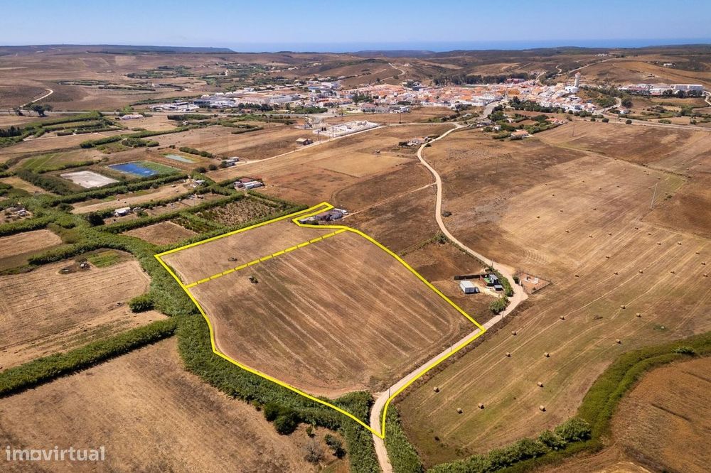 Rustic plots with three wells in Vila do Bispo
