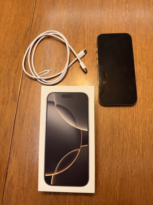 iPhone 16 Pro Natural Titanium, 256GB + kabel USB C wraz z oryginalnym opakowaniem