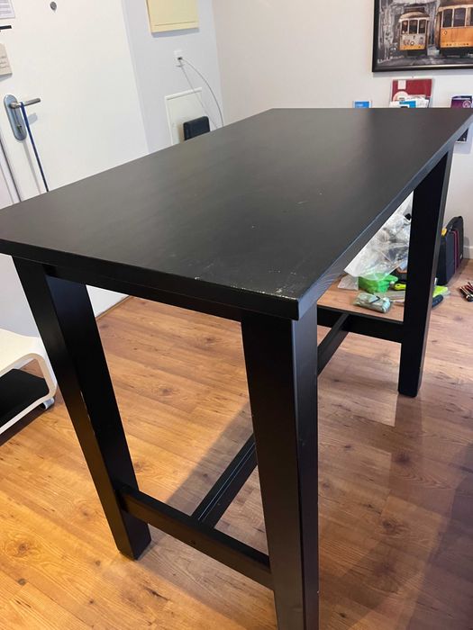 Conjunto Mesa Alta + 4 Cadeiras IKEA + 8 Capas Brancas – Cascais