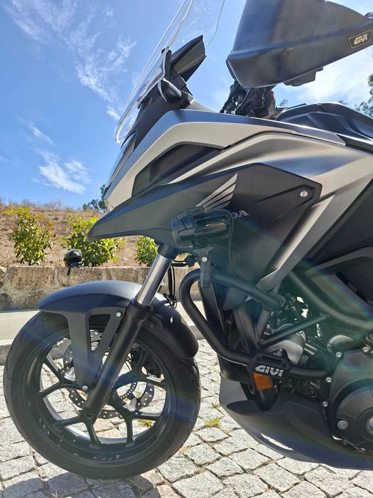 Honda NC750X 2022 - extras, pneus novos e revisão