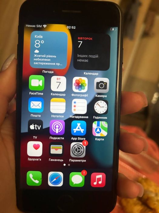 IPhone Apple 7.    .