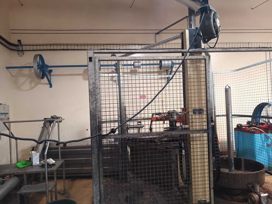 Robot para lagar de azeite de prensas