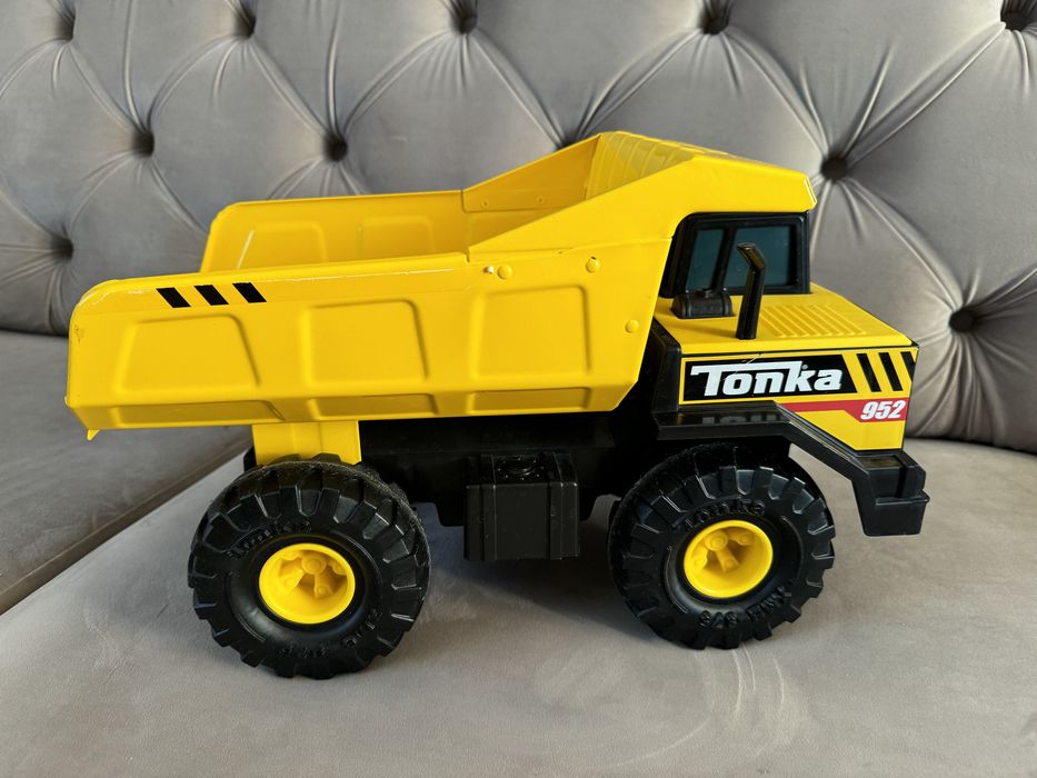Іграшковий самоскид Tonka, в дуже гарному стані