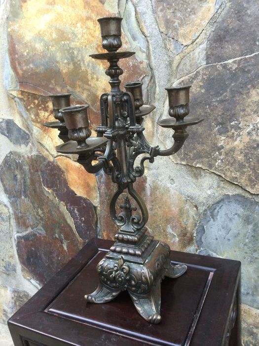 Candelabro Gótico Bronze séc XIX 39 cm Altura 2,700 kg de peso