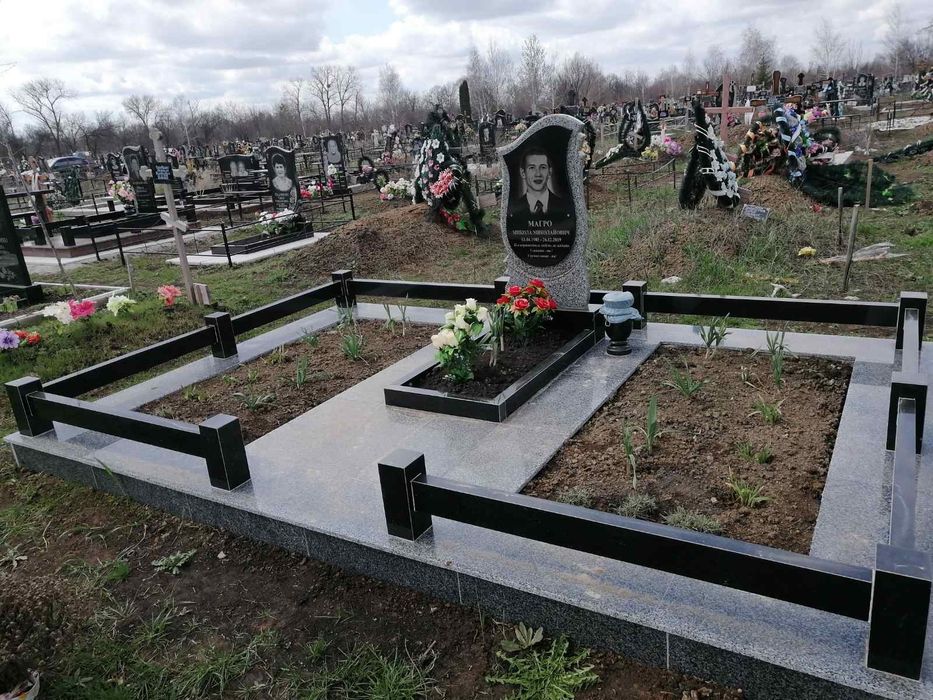 Памятники, установка та виїзд в область.