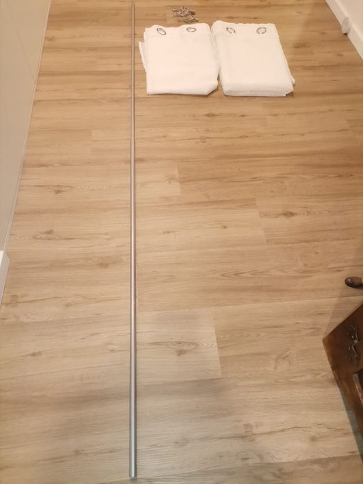 Cortinados em cor branco