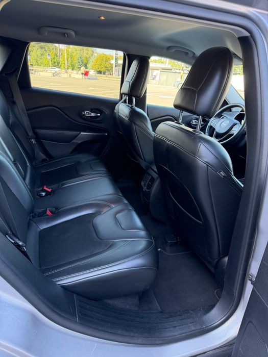 Продам jeep cherokee