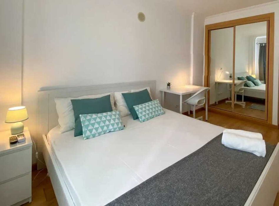 Cama de casal + colchão – Muito bom estado | 80€