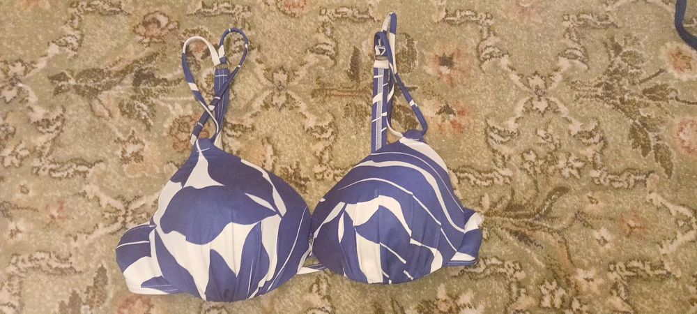 Góra stroju kąpielowego Triumph 75D