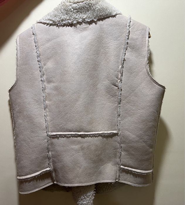 Colete de pele com pelo por dentro