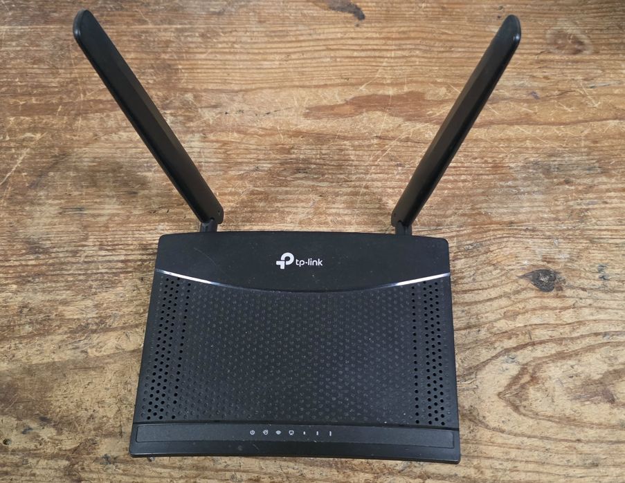 Router TP LINK - MR100 LTE - Cartão SIM