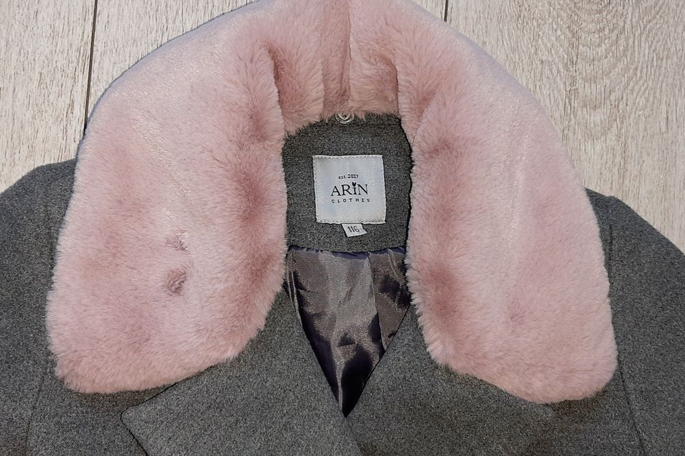 Фірмове пальто від Arin Apparel