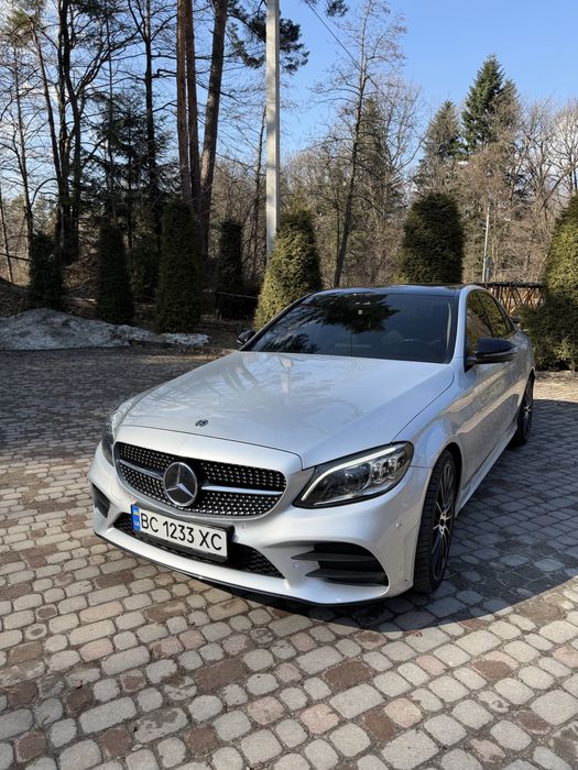Легковий автомобіль