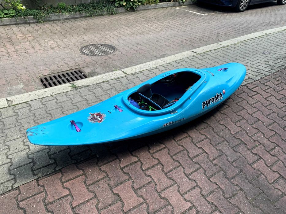Kajak górski krótki, half-slice, playboat - Pyranha FIRECRACKER 242 M