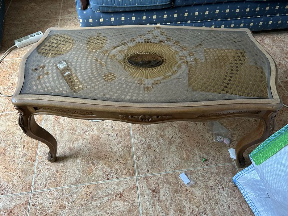 vendo mesa de sala antigo