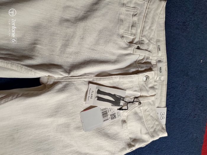 Calças Brancas Boca de Sino nº38