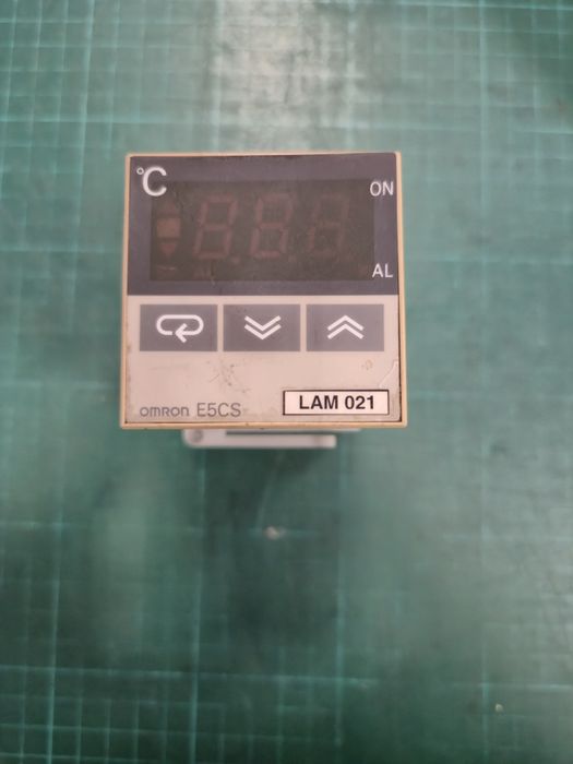 Regulator temperatury Omron E5CS