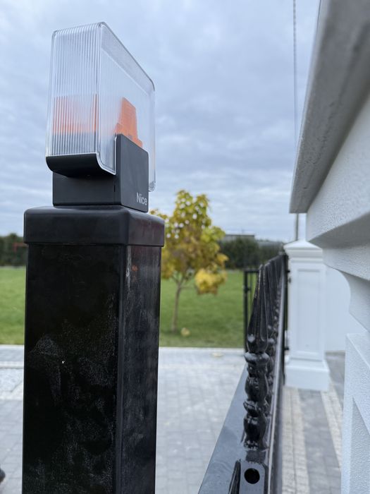 Automatyka napędy do bram dwuskrzydlowych i przesuwnych. Montaż.