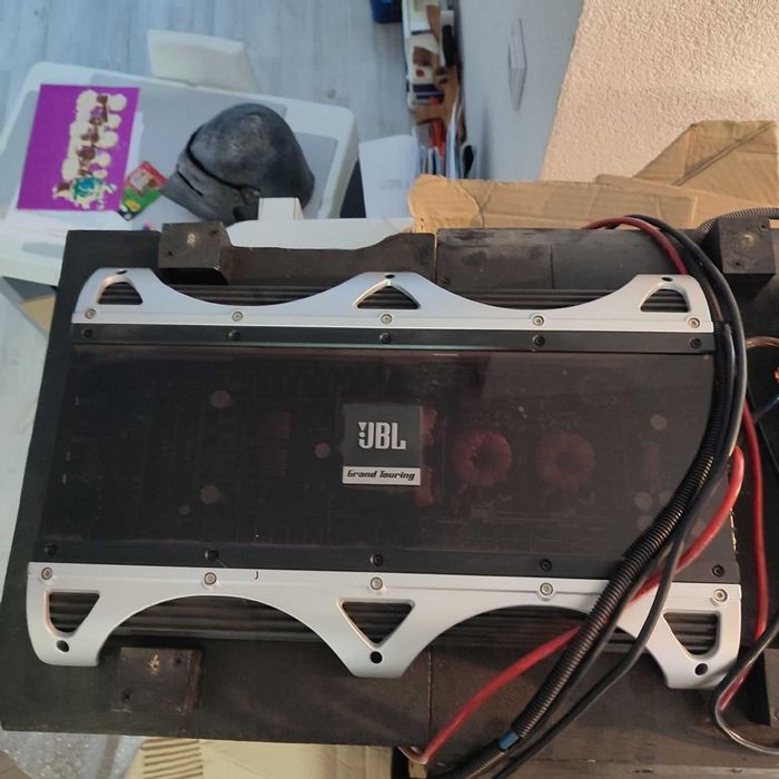 сабвуфер  на авто: підсилювач усилитель JBL+колонка JBL 1600в