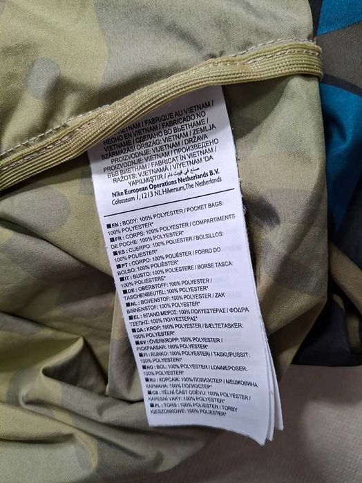 Nike Essentialis Camo Dubai Windrunner Kurtka męska do biegania L