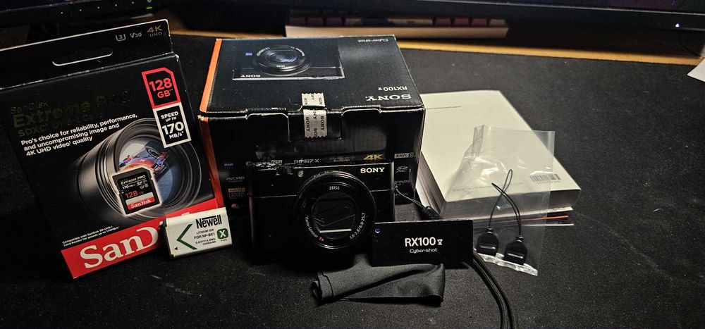 Sony Cyber-shot RX100 V (RX100M5) | EXMOR RS | Pudełko | 128GB SD