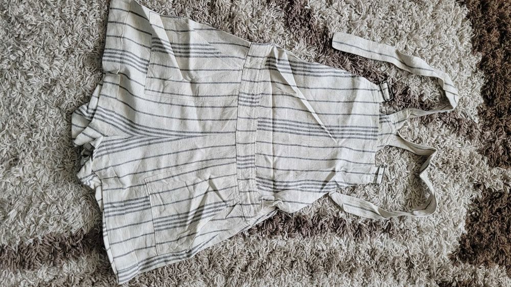 Nowe szorty z szelkami, kremowe w szare paski, Bershka,  rozmiar 34