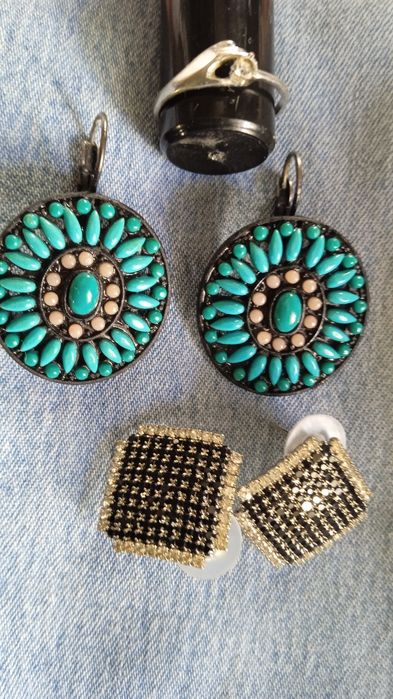 Бижутерия. Серьги с колечками и колье. в отличном состоянии.